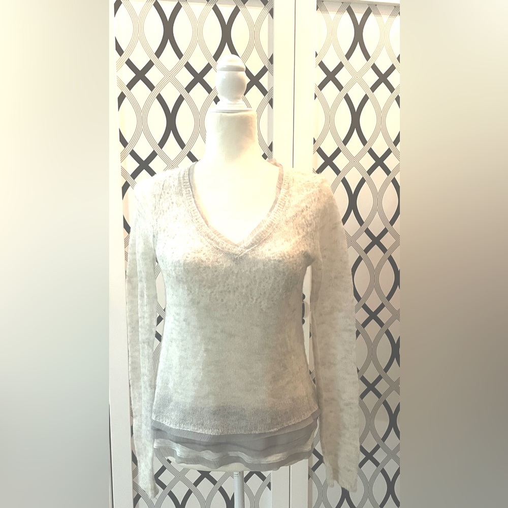 Knitted & Knotted V neck sweater white. Size S